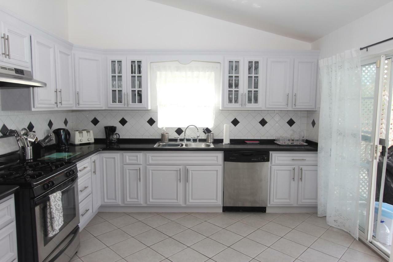 Villa The White House Jolly Harbour Esterno foto