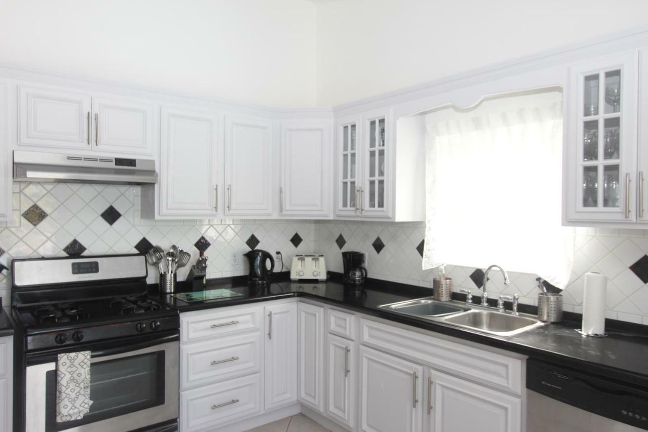 Villa The White House Jolly Harbour Esterno foto