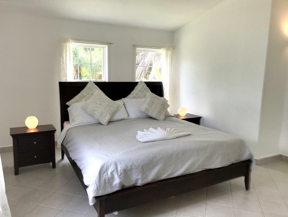 Villa The White House Jolly Harbour Esterno foto